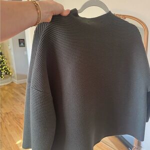 Women's Ribbed Sweater - Hunter green.